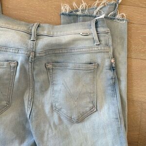 MOTHER JEANS- insider crop step fray